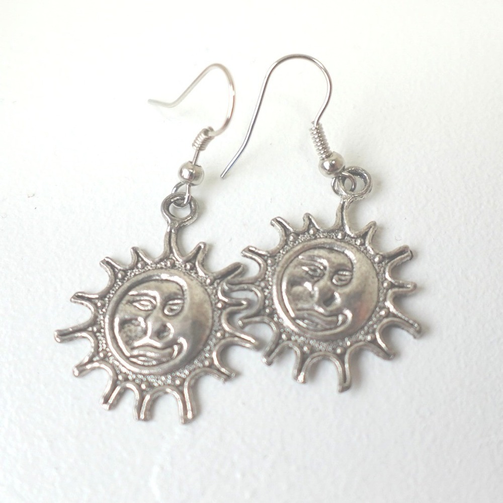 Vintage Silver Tone Celestial Sun & Moon Face Dangle Earrings Y2K 90s Celtic